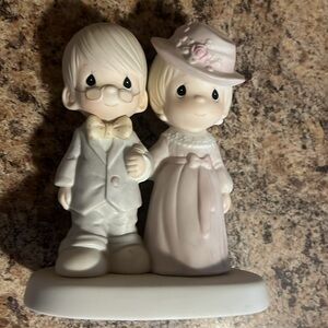 1986 Samuel J. Butcher 100501 Precious Moments God Bless Our Family. anniv. gift